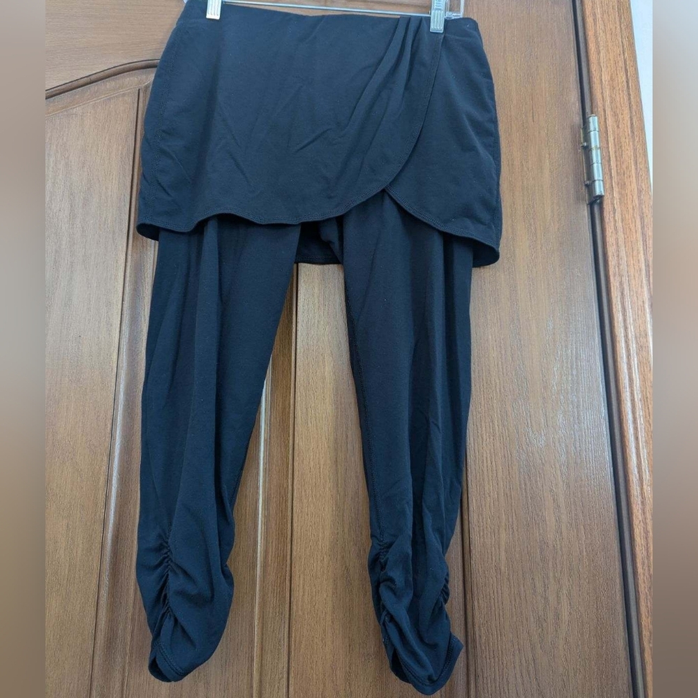 Yoga Pants w/skirt Sz M